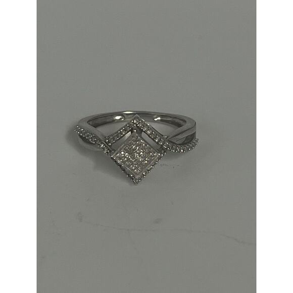 Gorgeous 10k White Gold Diamonds Ring 0.25 CT , Size 6 - Picture 5 of 16